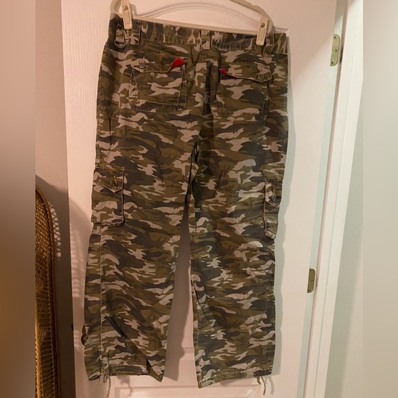Faded Glory Womens Camo pants. Size 20W. EUC, worn once. - Picture 3 of 3